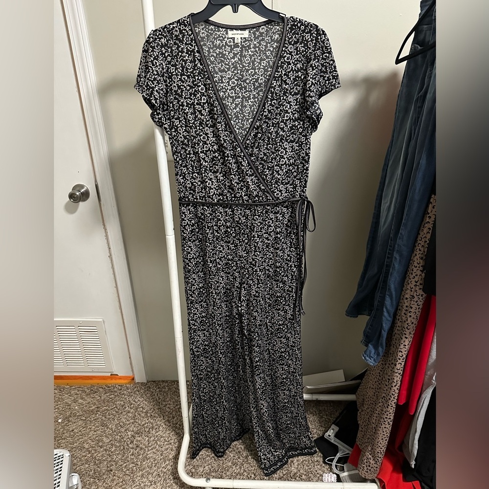 Max Studio Women’s Black and White Floral Print Wide Leg Jumpsuit size medium